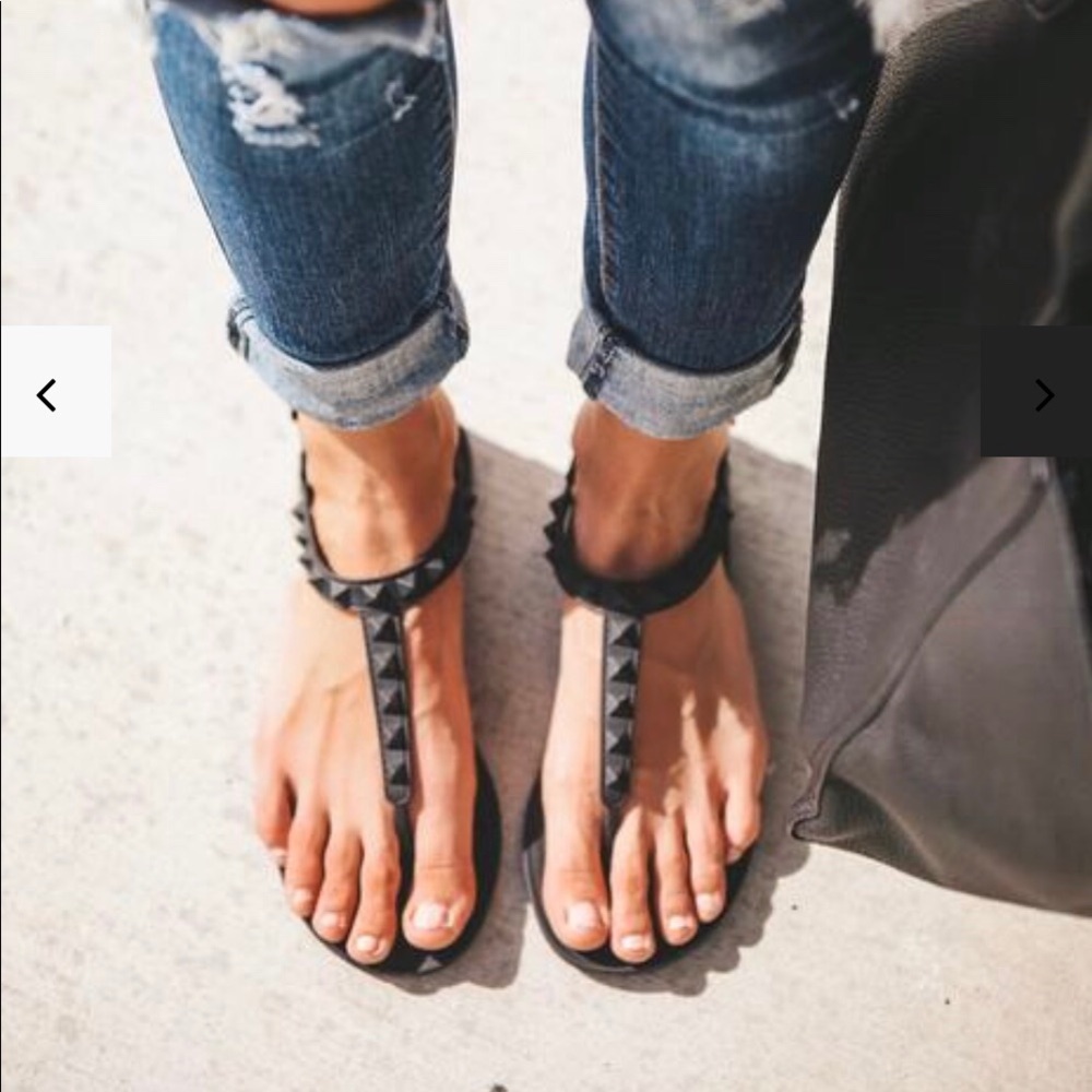 BLK STUDDED MATTE SANDAL- size 8
